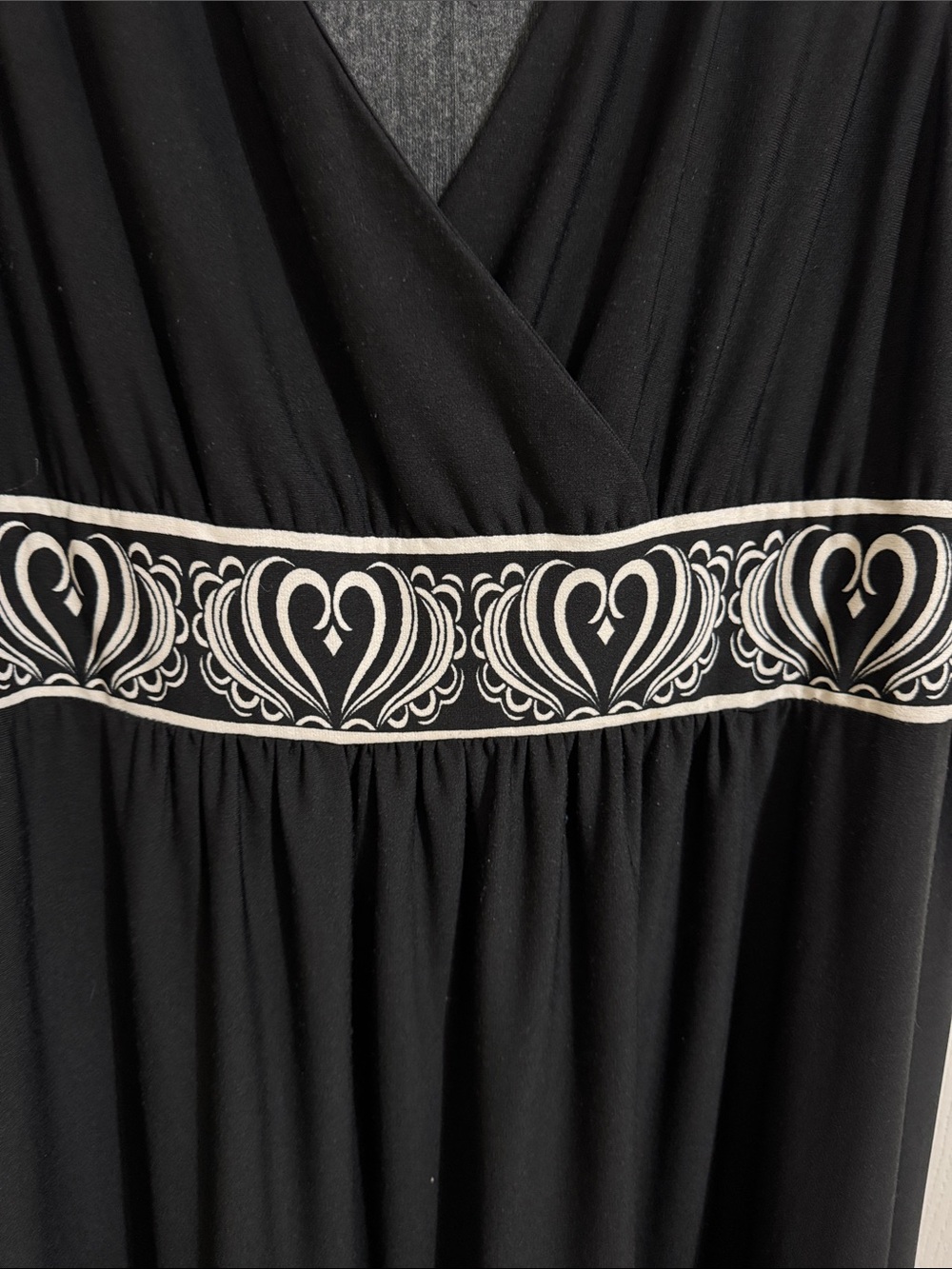 Forever Boho Black Maxi Dress V Neck Sleeveless Empire Waist Floral Motif XL - Picture 6 of 13